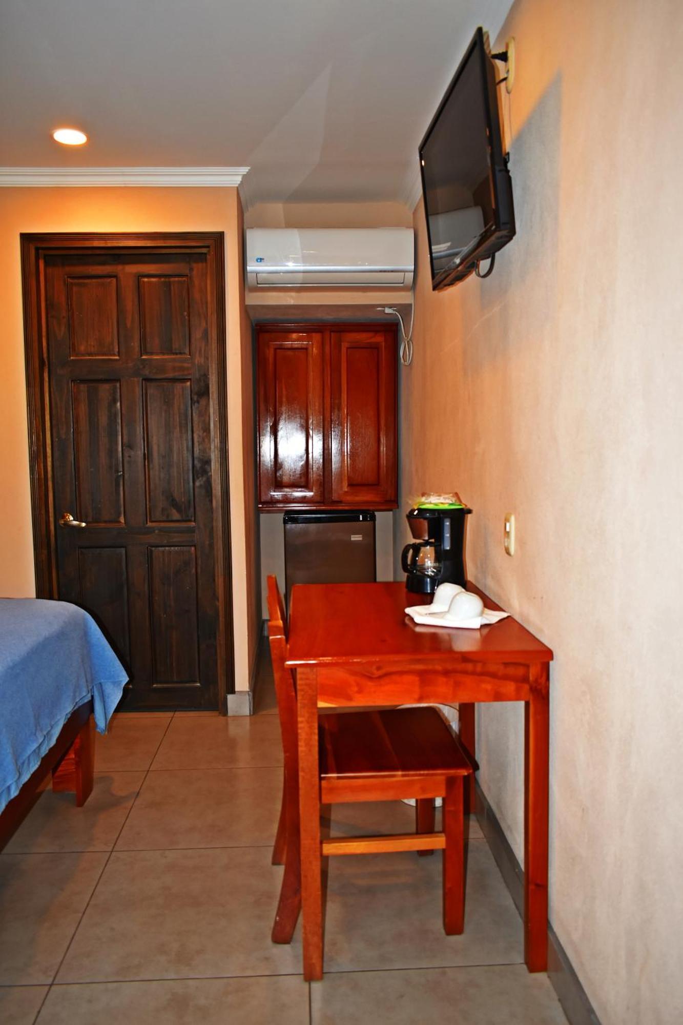 Hotel Cabinas Midey Puntarenas Exterior foto